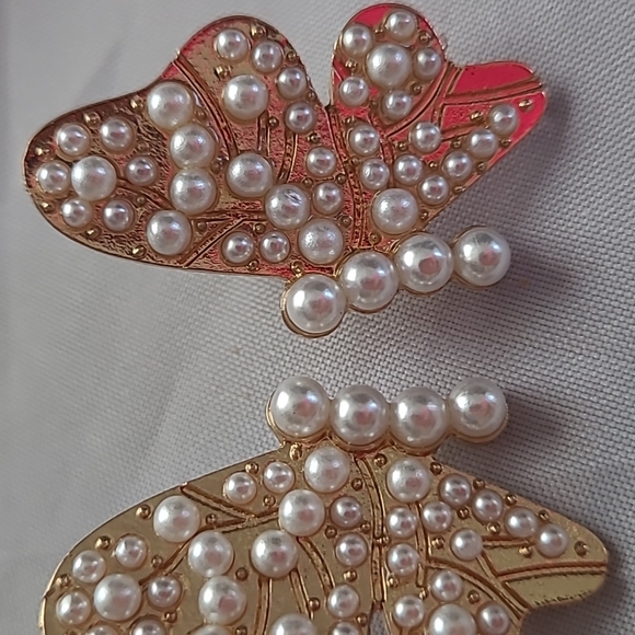 Butterfly 🦋 Earrings - Picture 4 of 4